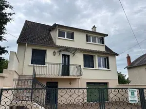 Maison a vendre Saint-Amand-Montrond 18200 Cher 18 117 m2 5 pièces 142400 euros 18022/797 001
