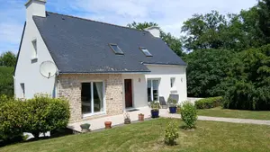 Location maison La Gacilly 56200 Morbihan 56 136 m2 5 pièces 1075 euros 009/1354 001