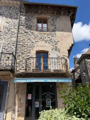 Fonds et murs commerciaux a vendre Pleaux 15700 Cantal 15 121900 euros 15060/1279 001