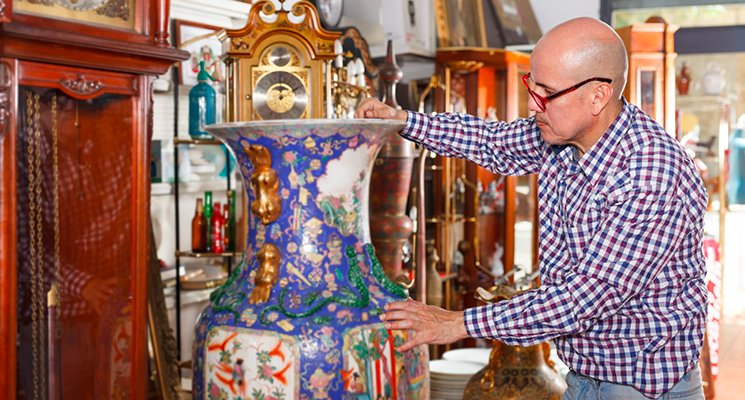 Antiquaire : un...