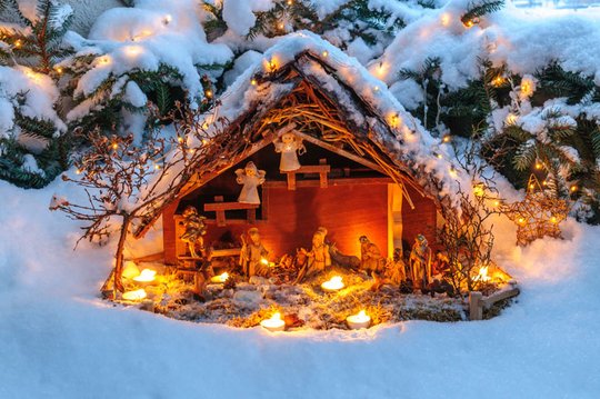 Puis-je installer une crèche dans l'entrée de mon immeuble ?