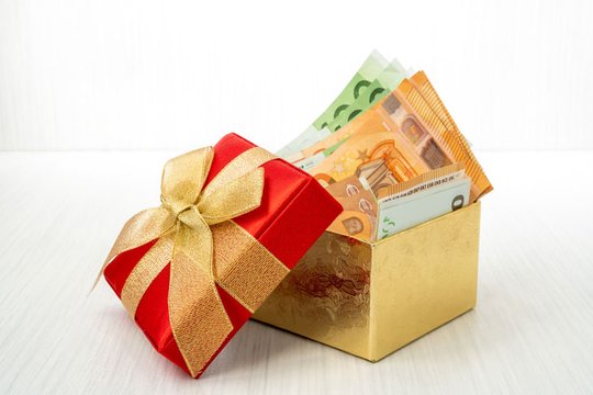 Soyez généreux pour Noël Et évitez d'être taxé