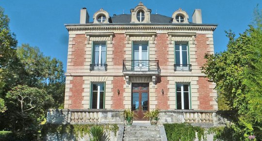 4 propriétés à vendre Sans décor d'Halloween mais avec la magie 36h immo :)