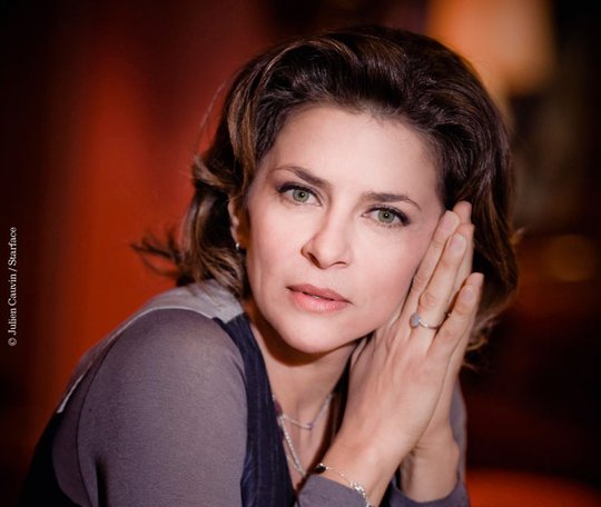 Corinne Touzet : le notaire, ami et confident des familles