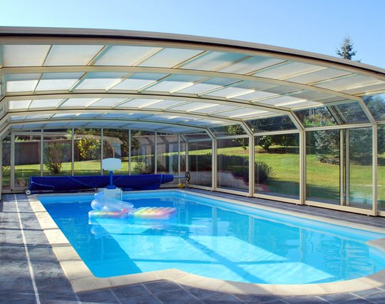 Et si on se jetait à l'eau en achetant un abri de piscine ?