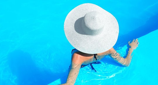 Plongeons dans la réglementation des piscines hors-sol