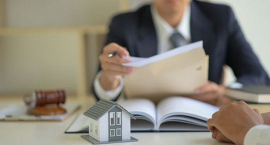 Acheter avec un intermédiaire de confiance comme un notaire