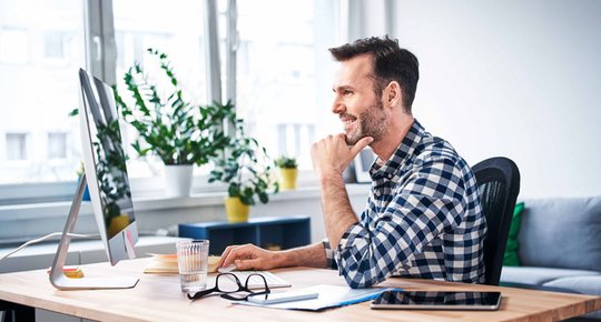 TÉLÉTRAVAIL Quand les "pros" jouent à domicile