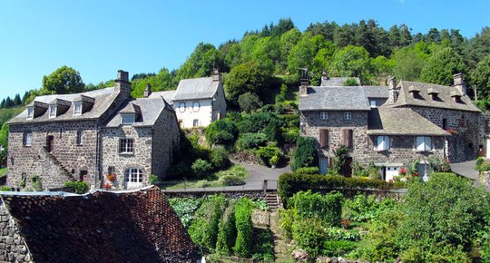 Acheter à la montagne 5 itinéraires à suivre dans le Cantal