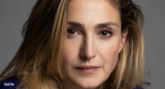 Bel "ensemble" pour Julie Gayet !