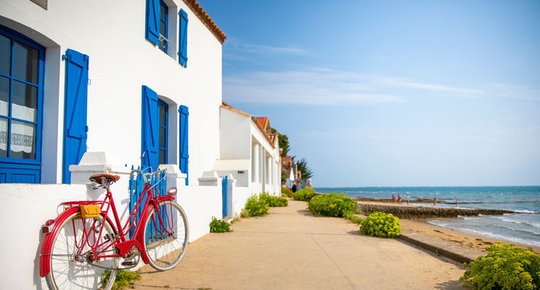 La location saisonnière en bord de mer : un investissement rentable