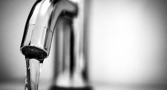 Économisez l'eau dans votre salle de bains : les dispositifs et bonnes pratiques