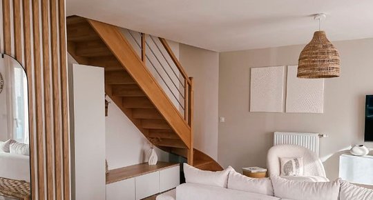 Les avantages d'installer un escalier sur-mesure chez soi : un choix pratique et
esthétique pour votre maison