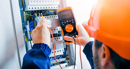 Pourquoi vérifier l'installation électrique de son logement ?