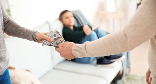 Pension alimentaire : entre devoir familial et règles de droit