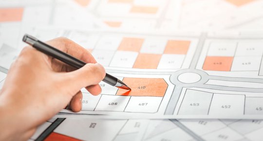 Construire en toute sérénité : pourquoi choisir un terrain à bâtir en
lotissement