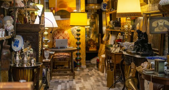 Comment estimer et vendre des objets anciens avec un antiquaire ?
