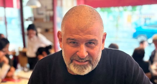 En cuisine avec Christian ETCHEBEST : de l'authenticité assaisonnée de
convivialité