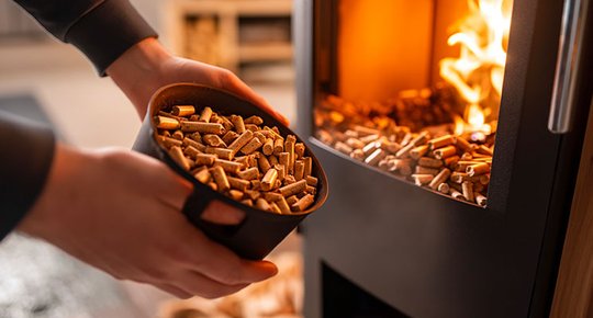 Poêle à granulés : un chauffage vraiment économique et performant ?
